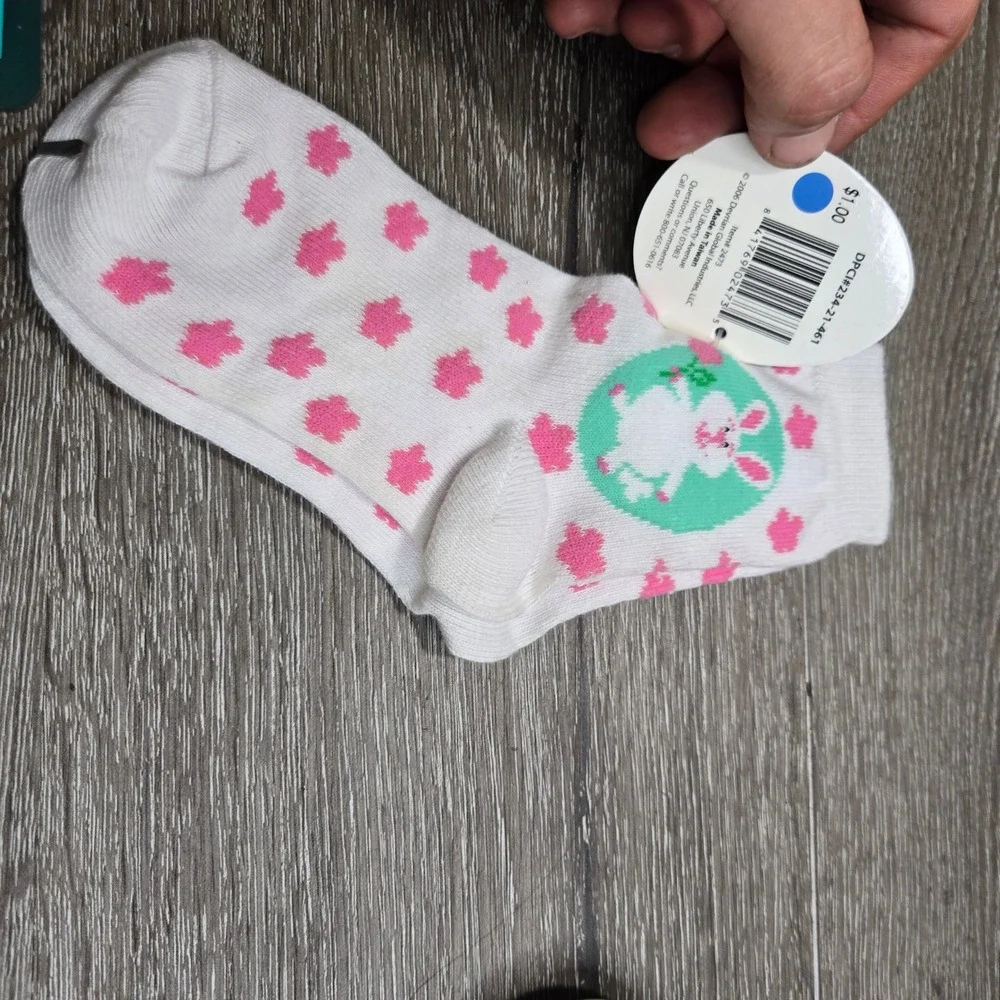 Vintage 2006 Devrian Easter Bunny White & Pink Ankle Socks US 9-11 NWT Taiwan